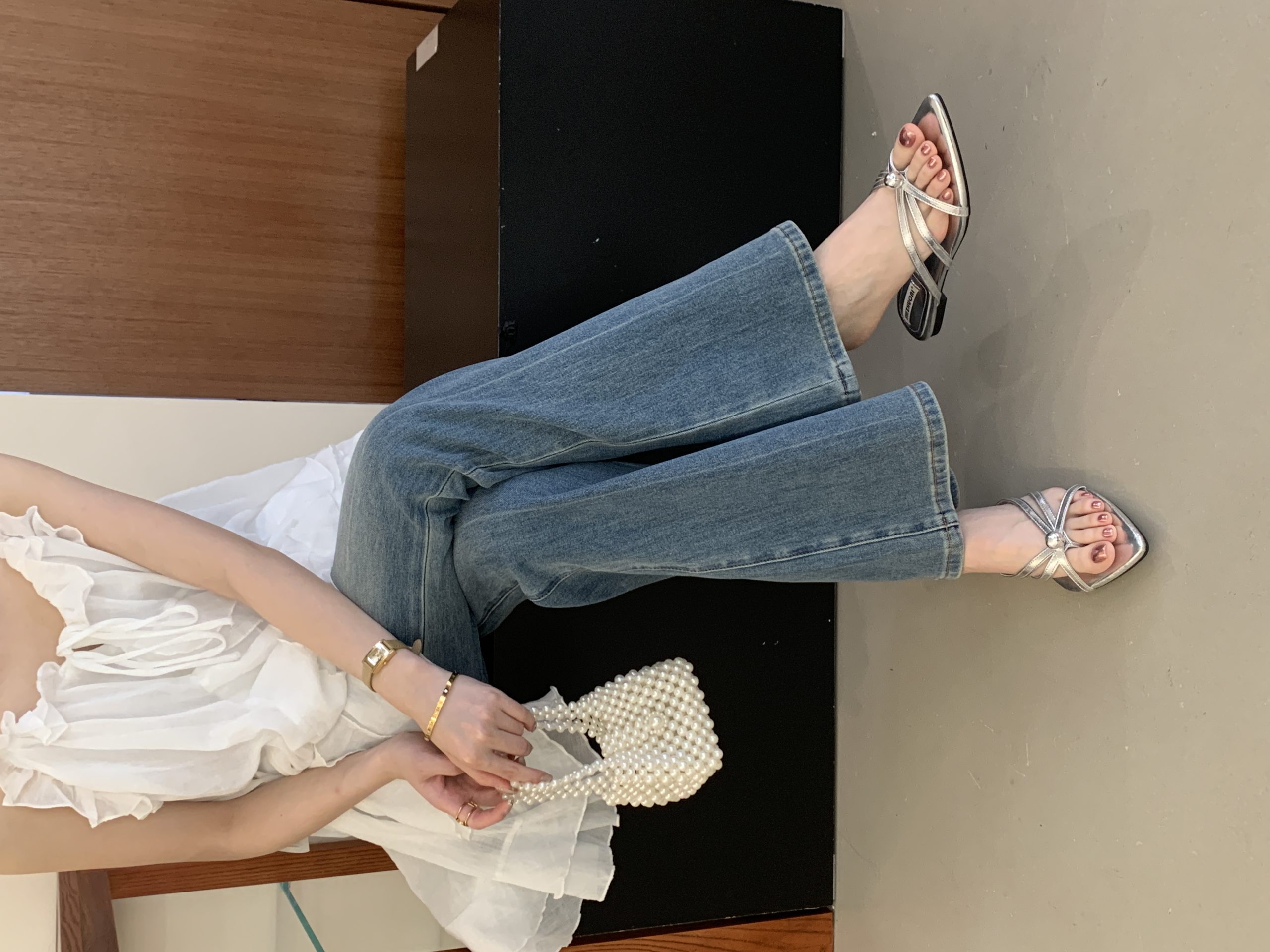 French Pointed Toe Thin Strap Flip Flops Women 2026 New Summer Fashion Flat Metal Buckle Toe Separator Slippers - Image 2